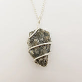 Labradorit-Rohstein Halskette – 3-4cm, Handgefertigt - World of Crystals