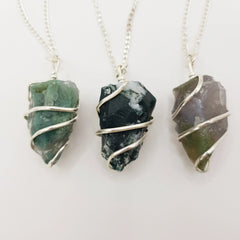 Moosachat-Rohstein Halskette – 3-4cm, Handgefertigt - World of Crystals