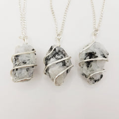 Regenbogen Mondstein-Rohstein Halskette – 3-4cm, Handgefertigt - World of Crystals