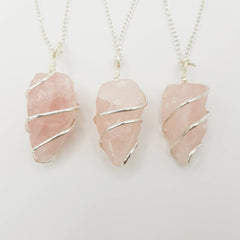 Rosenquarz-Rohstein Halskette – 3-4cm, Handgefertigt - World of Crystals