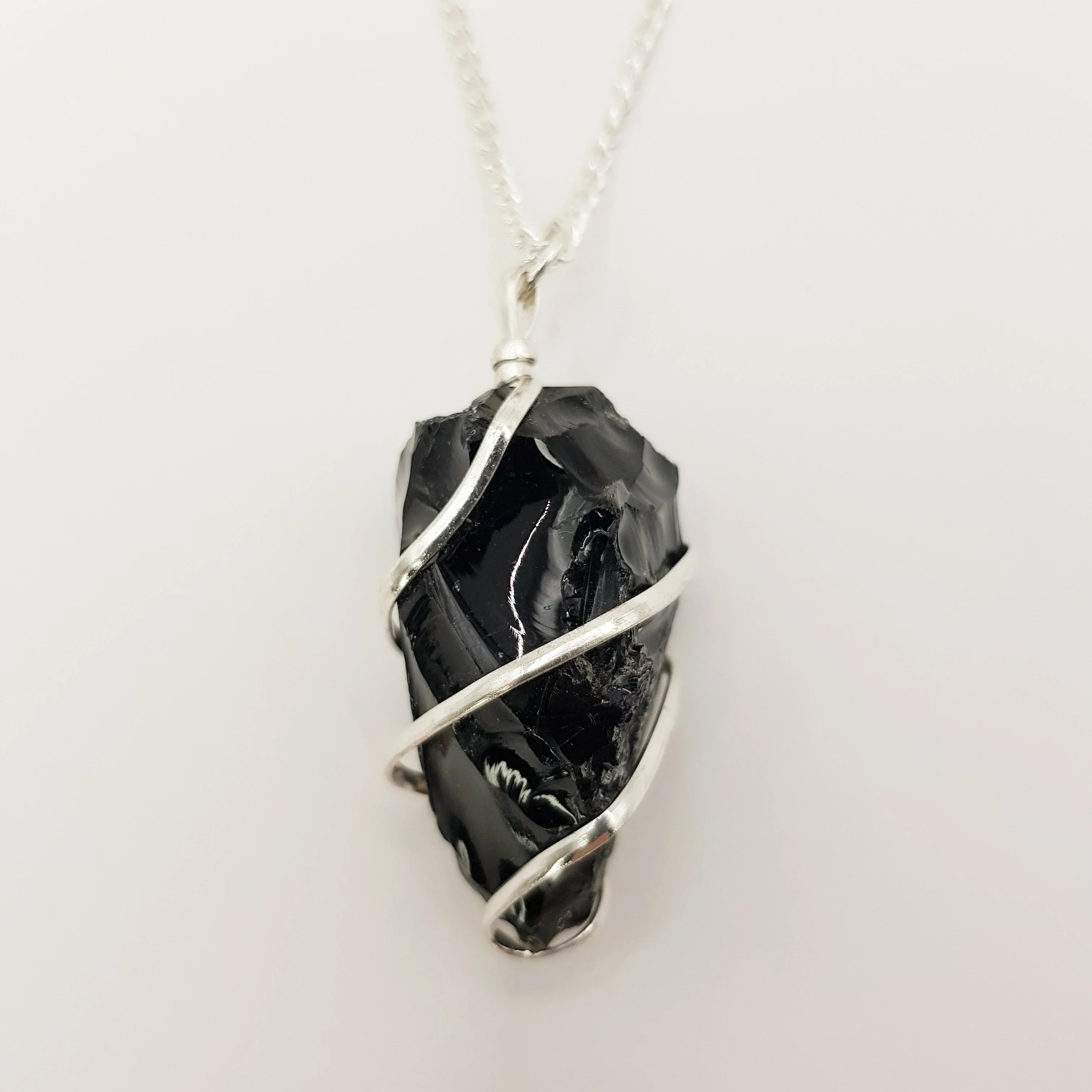 Schwarzer Obsidian-Rohstein Halskette – 3-4cm, Handgefertigt - World of Crystals