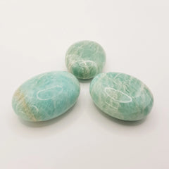 Amazonit-Palmstein – 5cm, Handgefertigt - World of Crystals