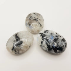 Regenbogen Mondstein-Palmstein – 5cm, Handgefertigt - World of Crystals