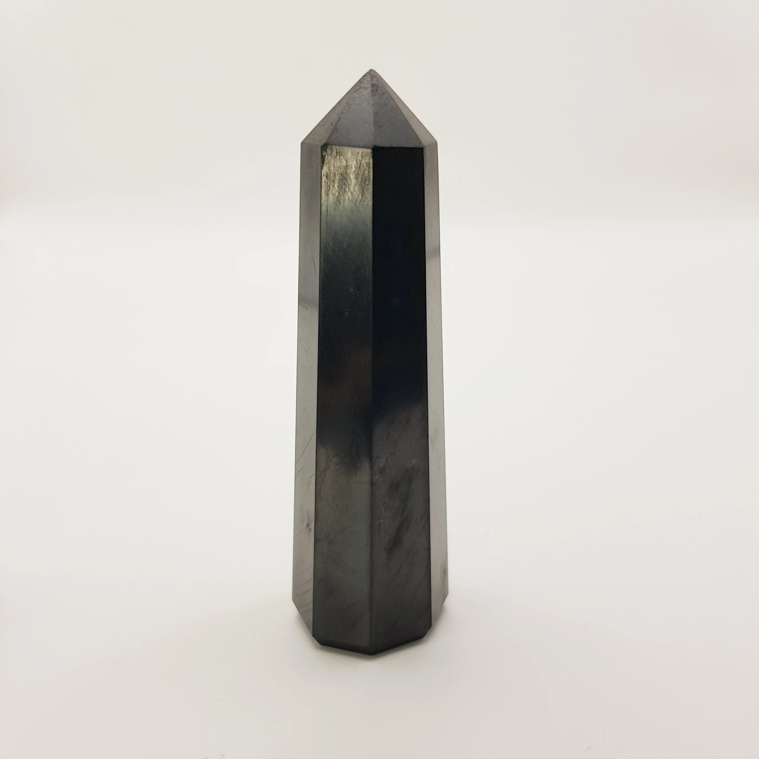 Schungit-Obelisk Turm – 5-15cm, Handgefertigt - World of Crystals