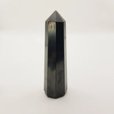 Schungit-Obelisk Turm – 5-15cm, Handgefertigt - World of Crystals