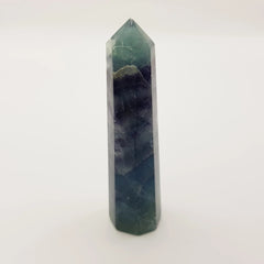 Regenbogen-Fluorit-Obelisk Turm – 5-15cm, Handgefertigt - World of Crystals