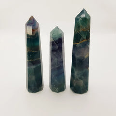 Regenbogen-Fluorit-Obelisk Turm – 5-15cm, Handgefertigt - World of Crystals