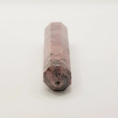 Rhodonit-Obelisk Turm – 5-15cm, Handgefertigt - World of Crystals
