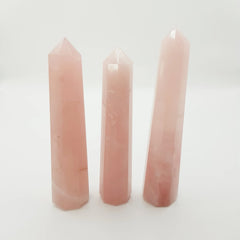Rosenquarz-Obelisk Turm – 5-15cm, Handgefertigt - World of Crystals