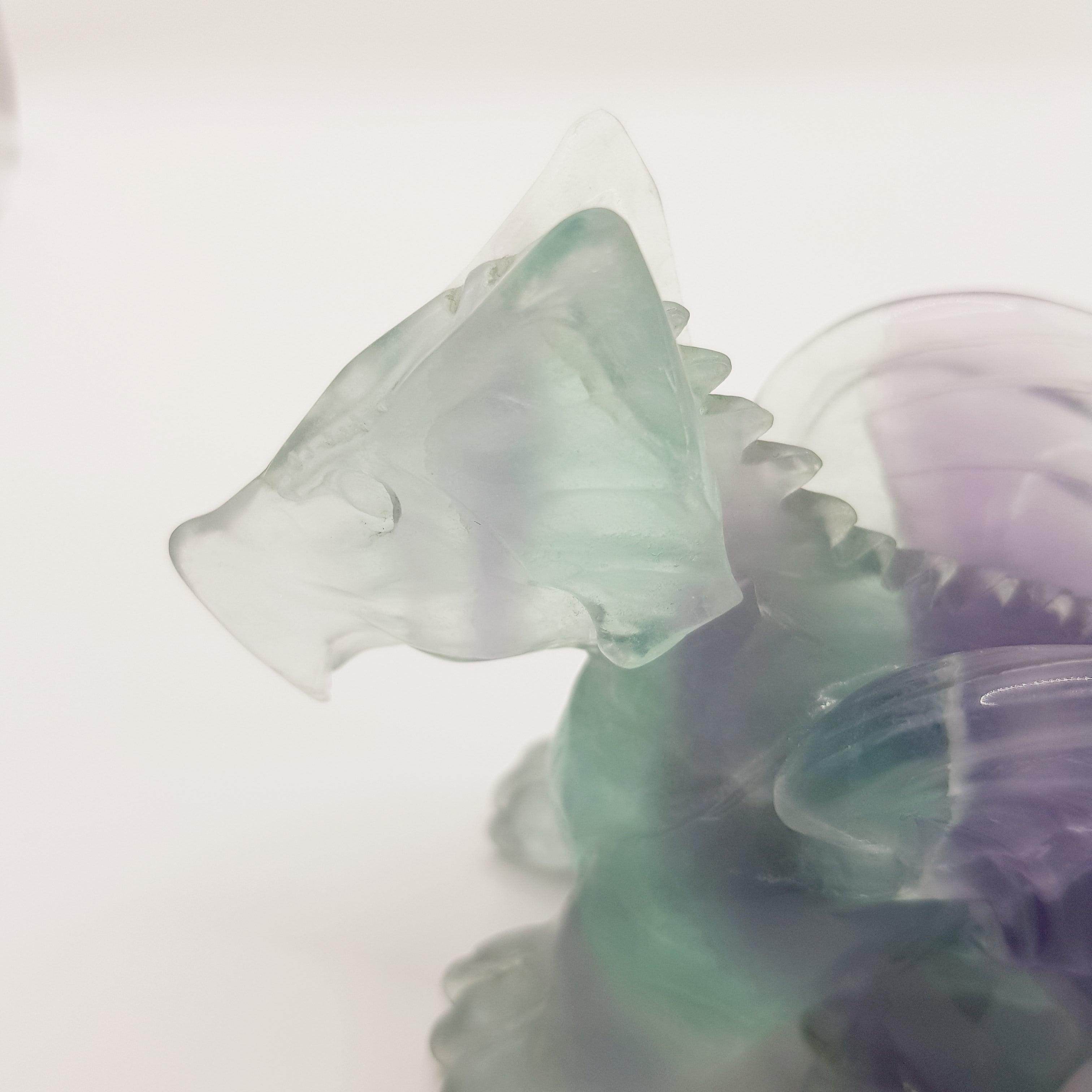 Aurora-Drache aus Regenbogen-Fluorit - World of Crystals