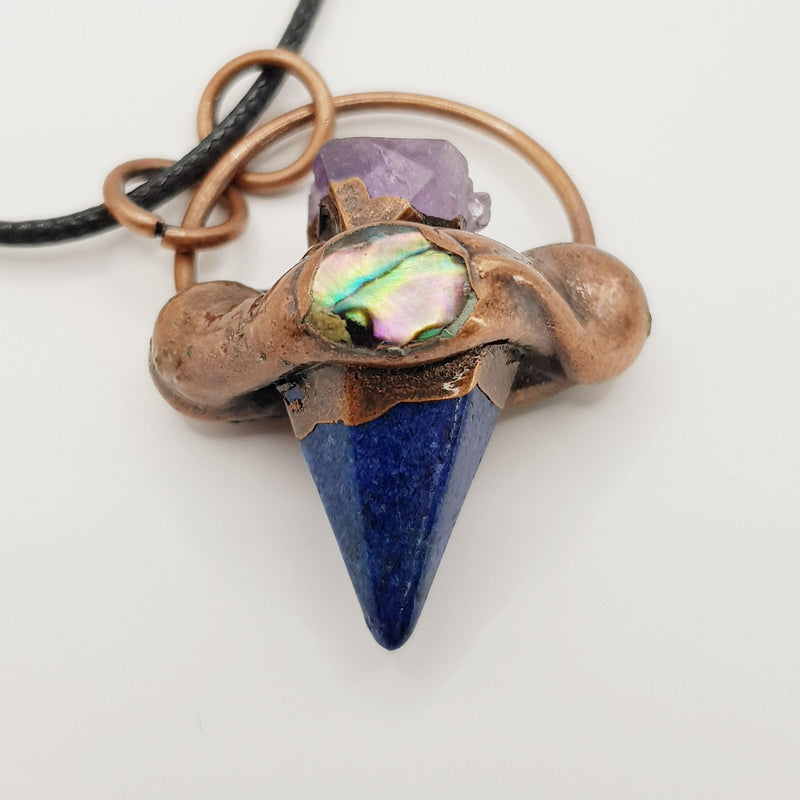 Energie-Amulett mit Lapislazuli-Spitze