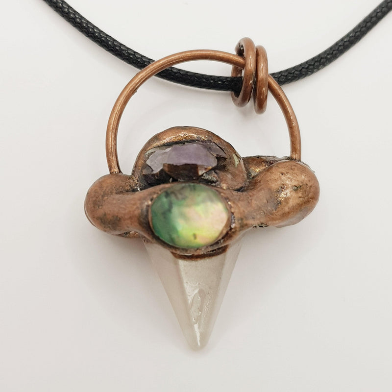 Energie-Amulett mit Rosenquarz-Spitze