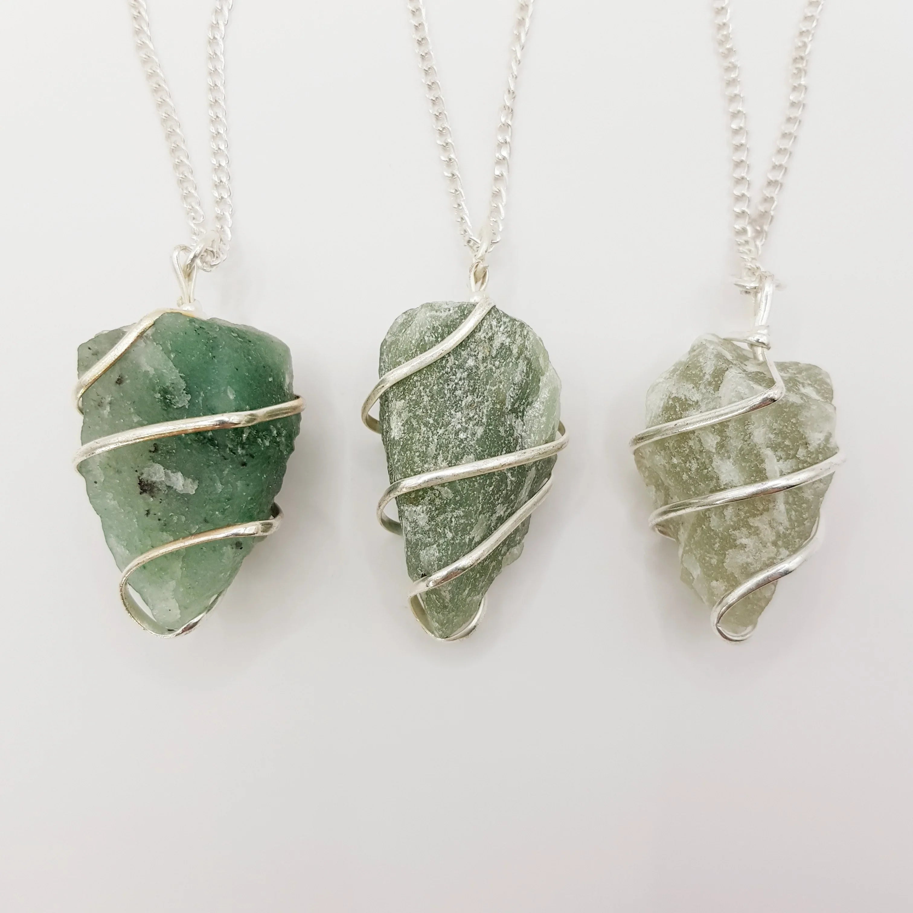 Grüner Aventurin-Rohstein Halskette – 3-4cm, Handgefertigt - World of Crystals