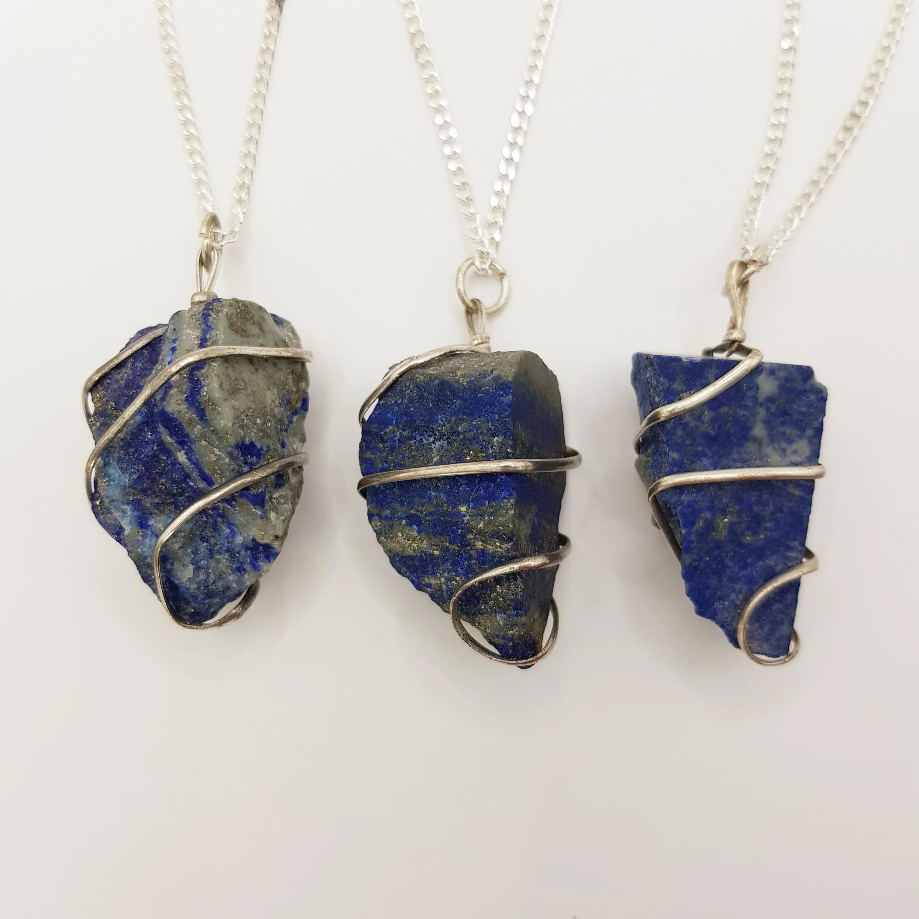 Lapislazuli-Rohstein Halskette – 3-4cm, Handgefertigt - World of Crystals