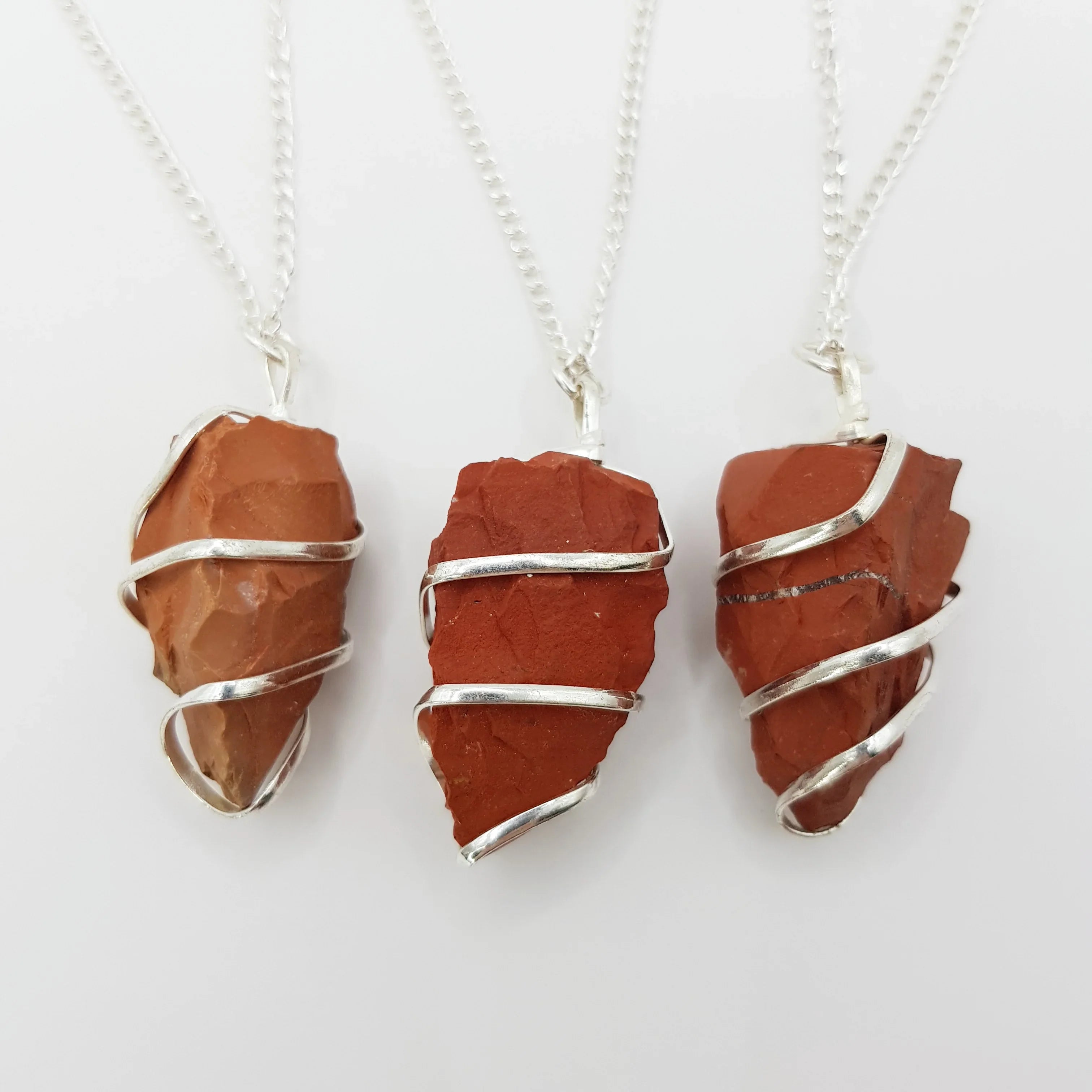 Roter Jaspis-Rohstein Halskette – 3-4cm, Handgefertigt - World of Crystals