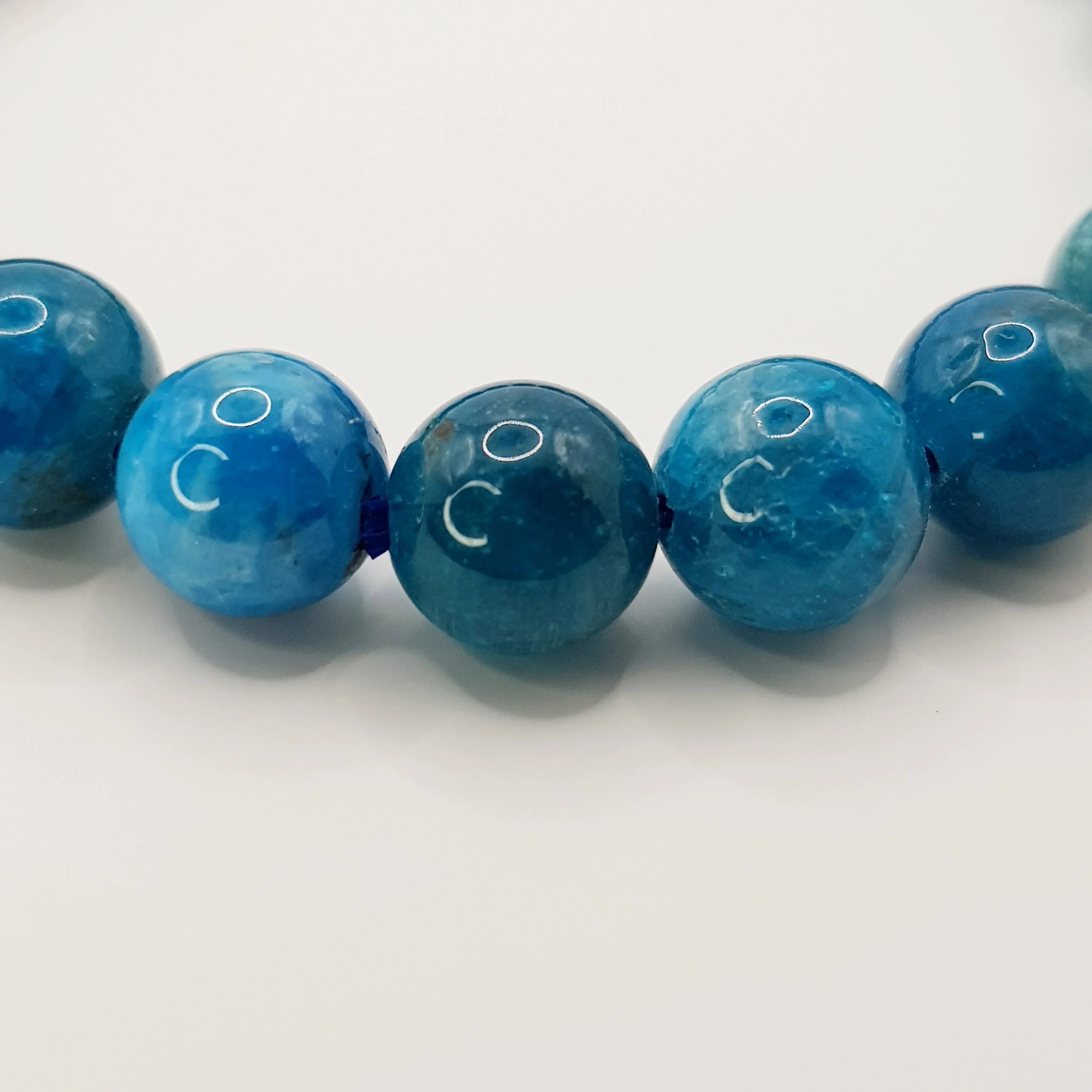 Blauer Apatit-Perlenarmband – One-Size, Dehnbar, Handgefertigt - World of Crystals