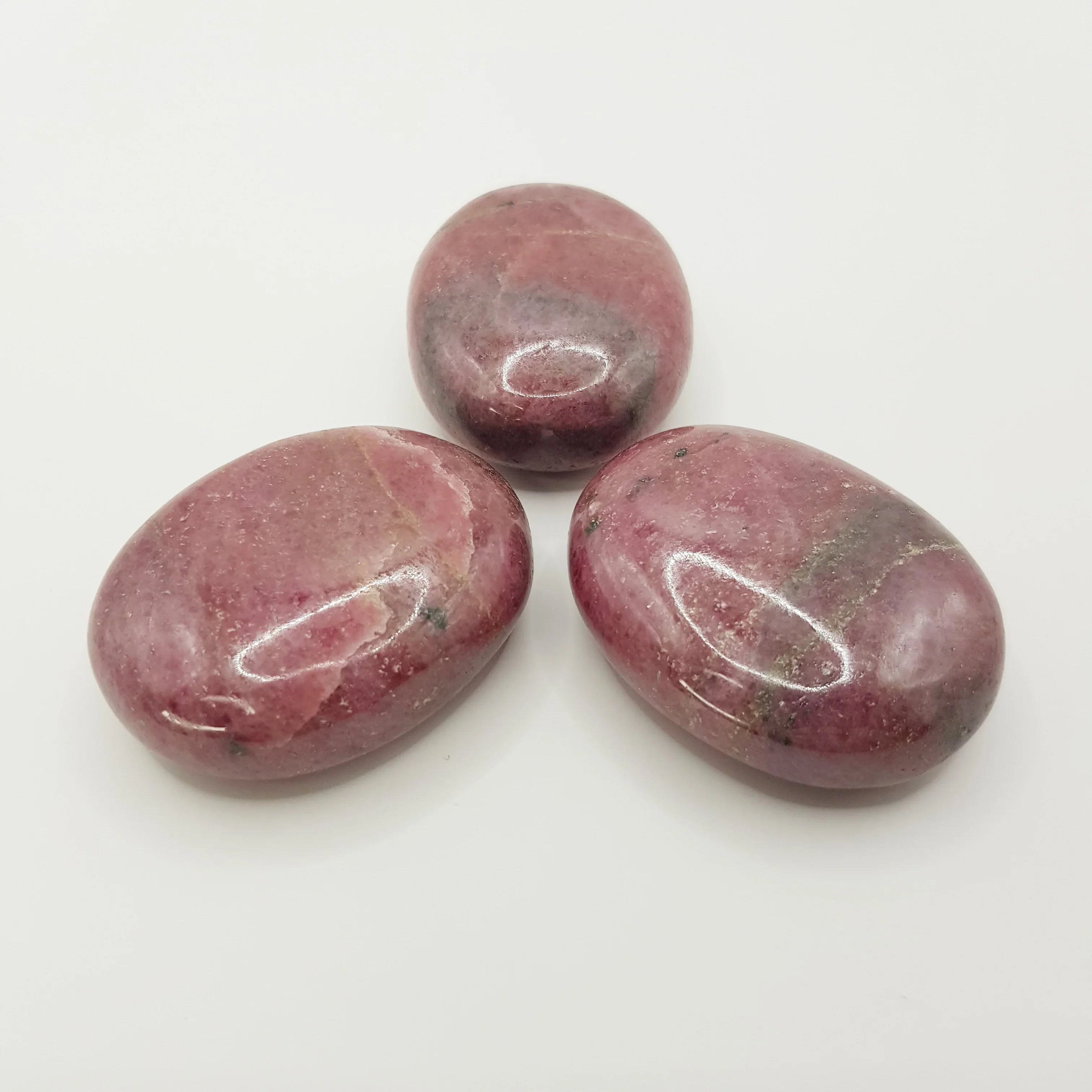 Rhodonit-Palmstein – 5cm, Handgefertigt - World of Crystals