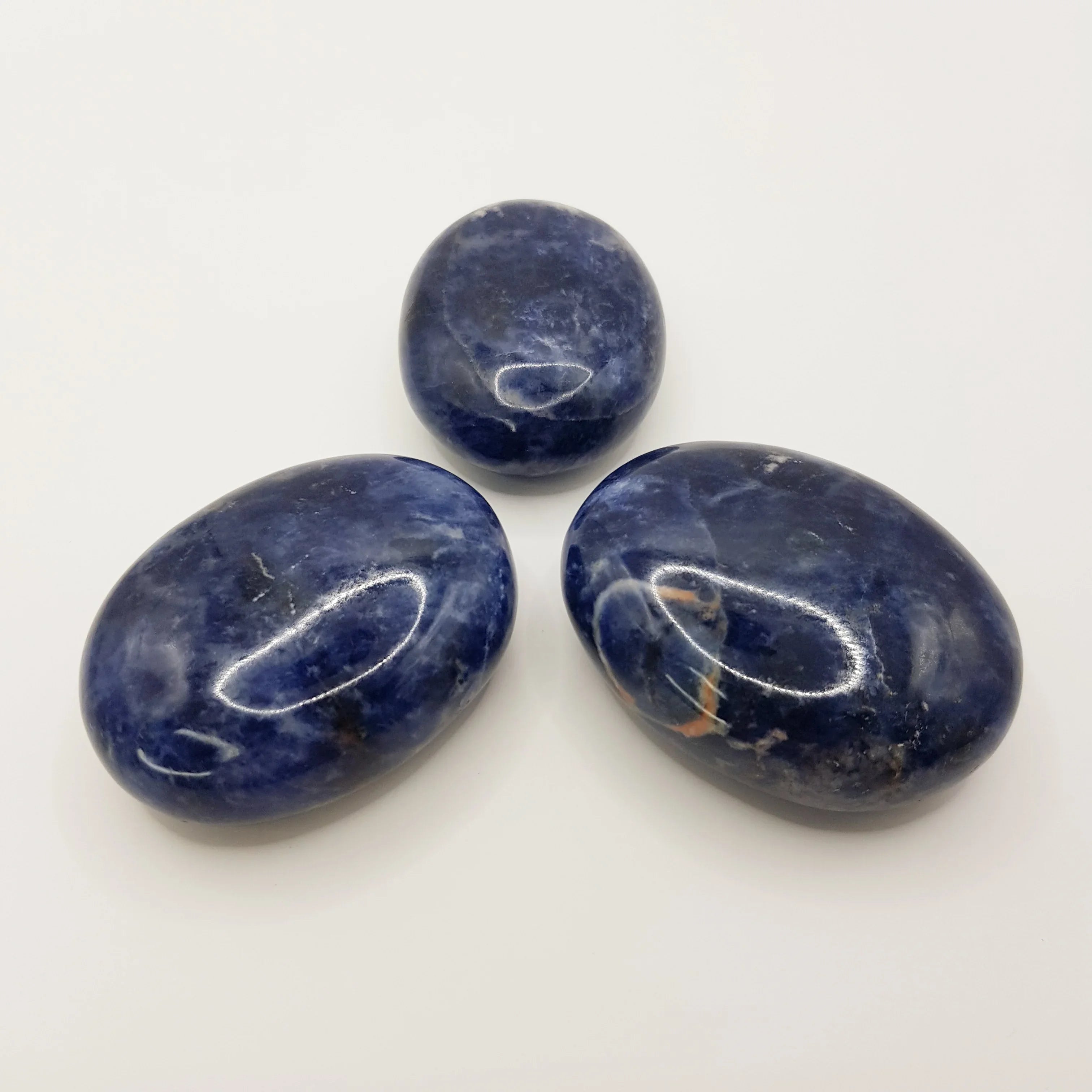 Sodalith-Palmstein – 5cm, Handgefertigt - World of Crystals