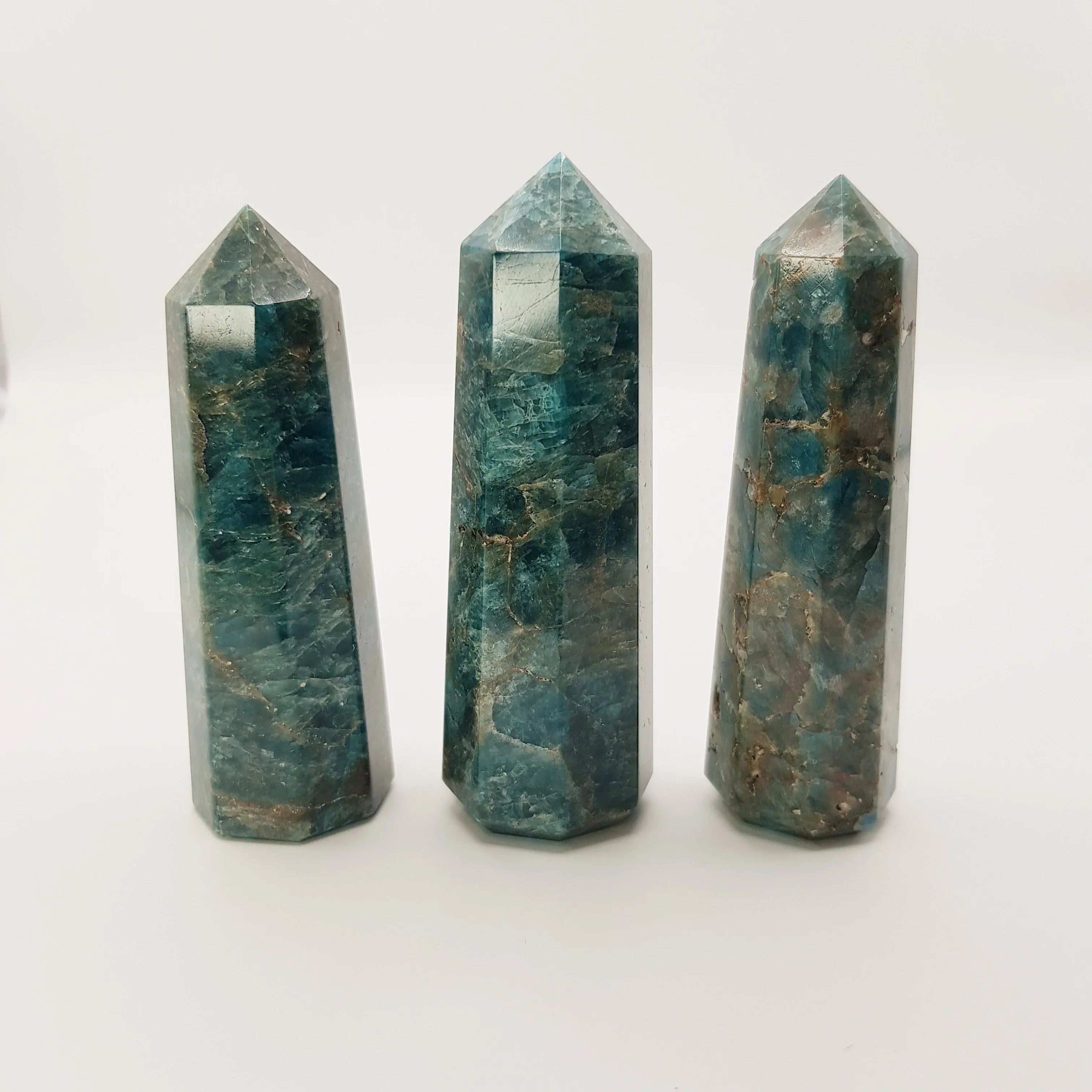 Blauer Apatit-Obelisk Turm – 5-15cm, Handgefertigt - World of Crystals