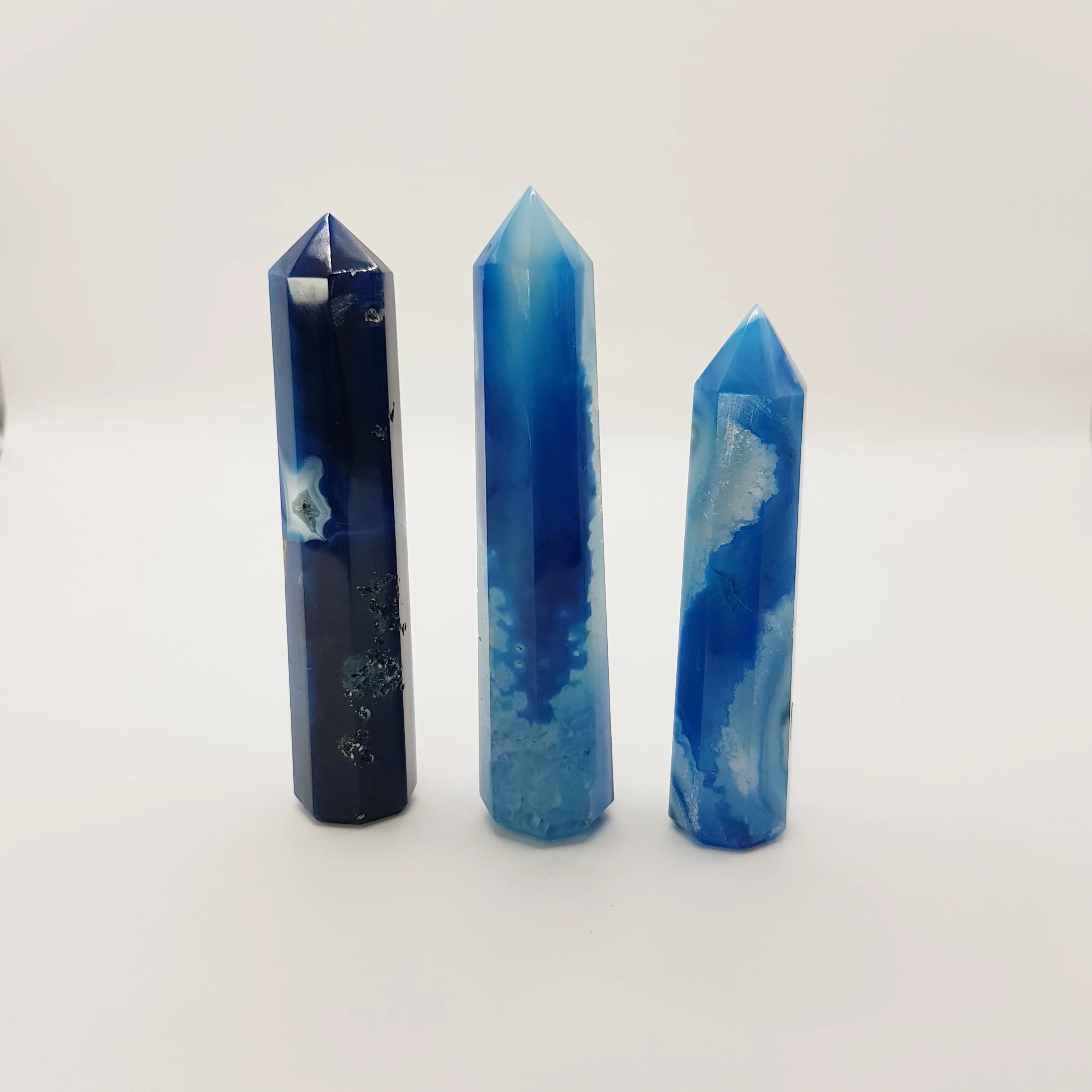 Blauer Onyx-Obelisk Turm – 5-15cm, Handgefertigt - World of Crystals