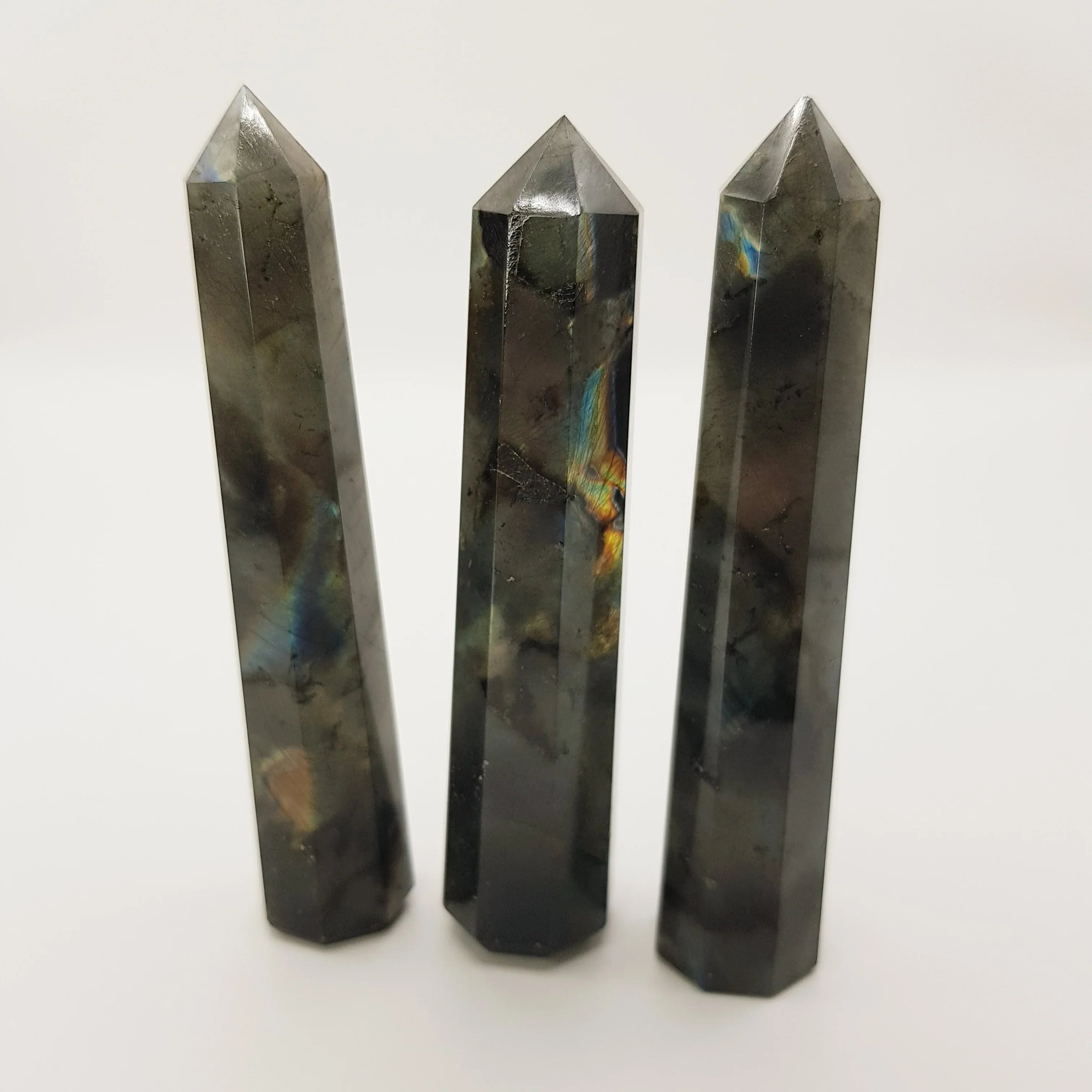 Labradorit-Obelisk Turm – 5-15cm, Handgefertigt - World of Crystals