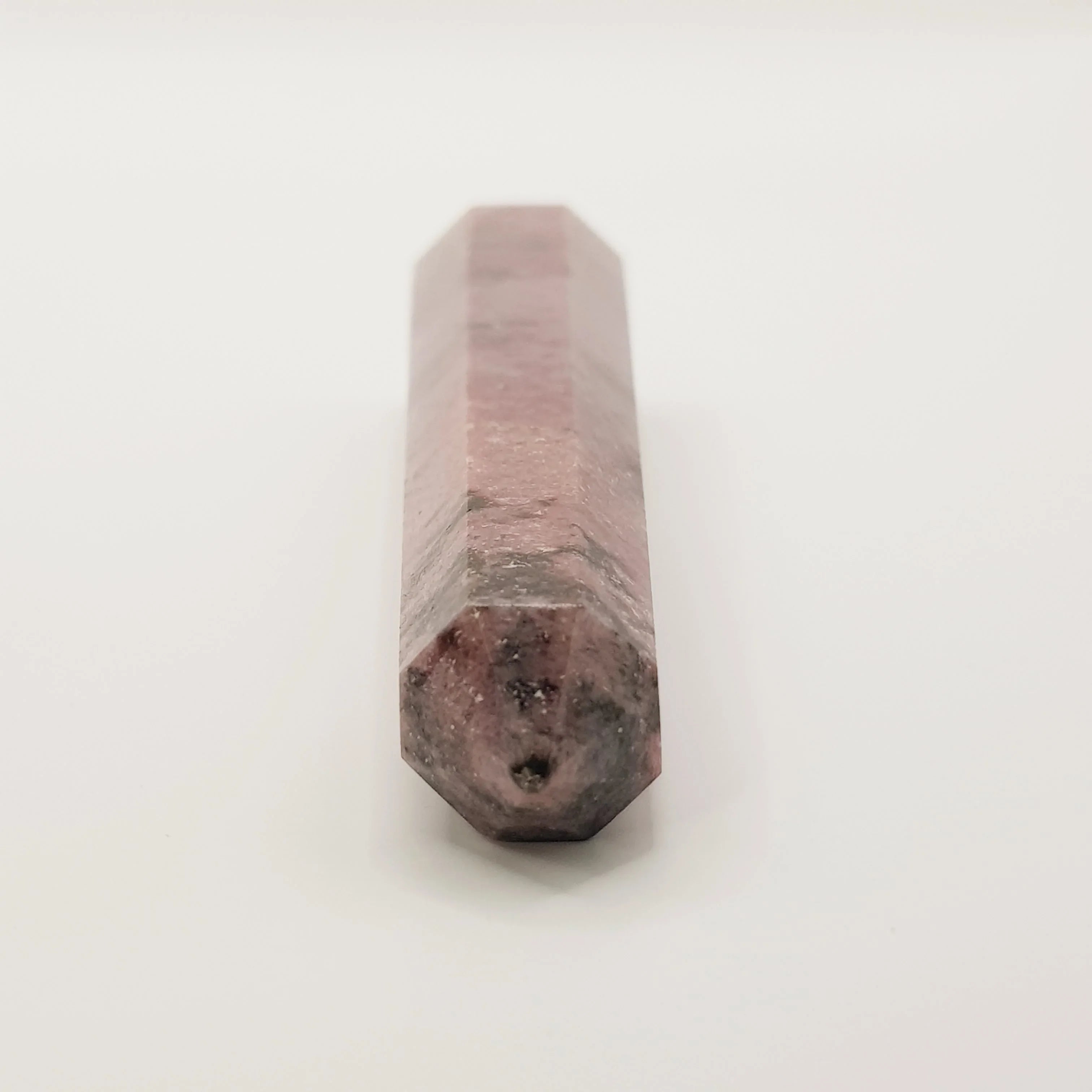 Rhodonit-Obelisk Turm – 5-15cm, Handgefertigt - World of Crystals