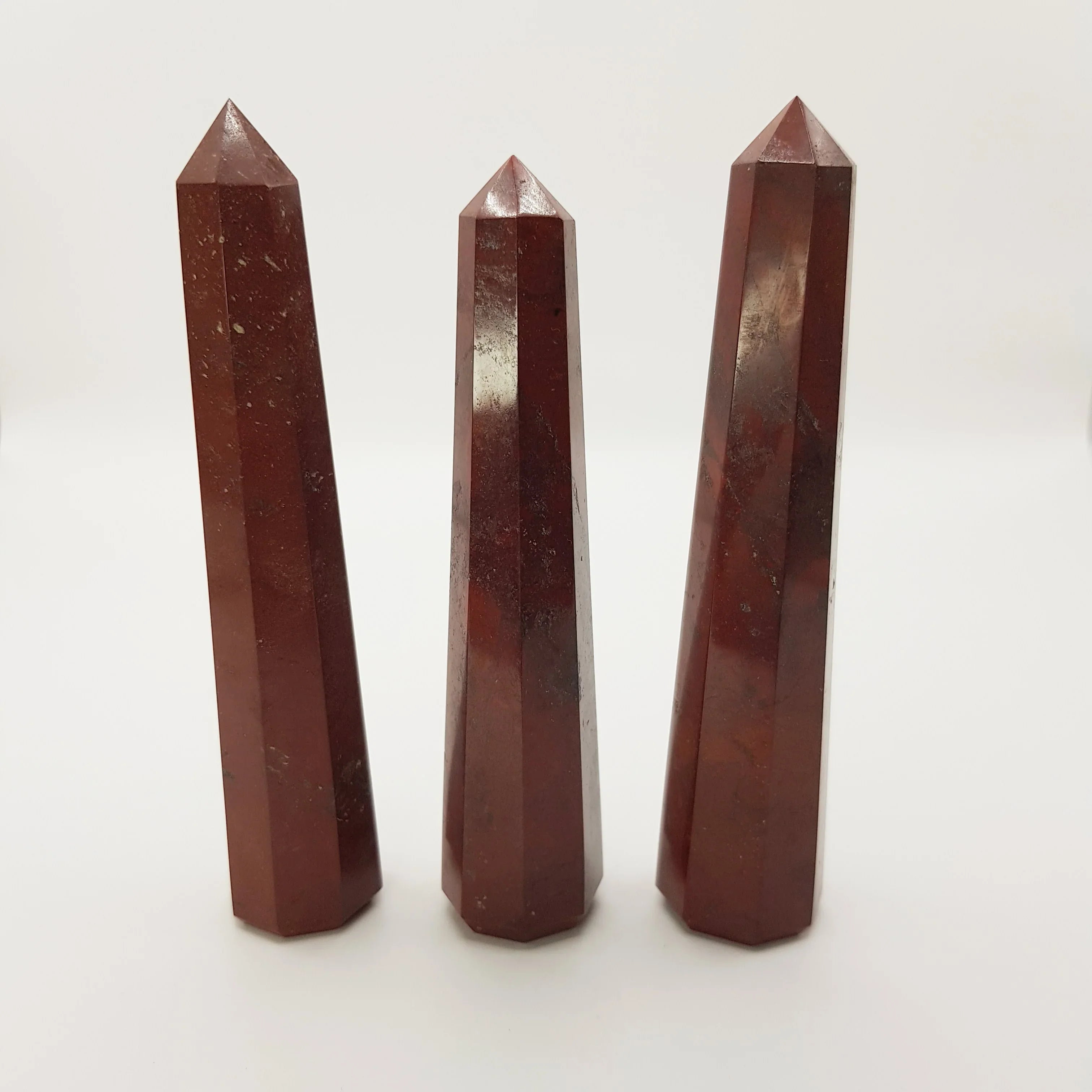 Roter Jaspis-Obelisk Turm – 5-15cm, Handgefertigt - World of Crystals