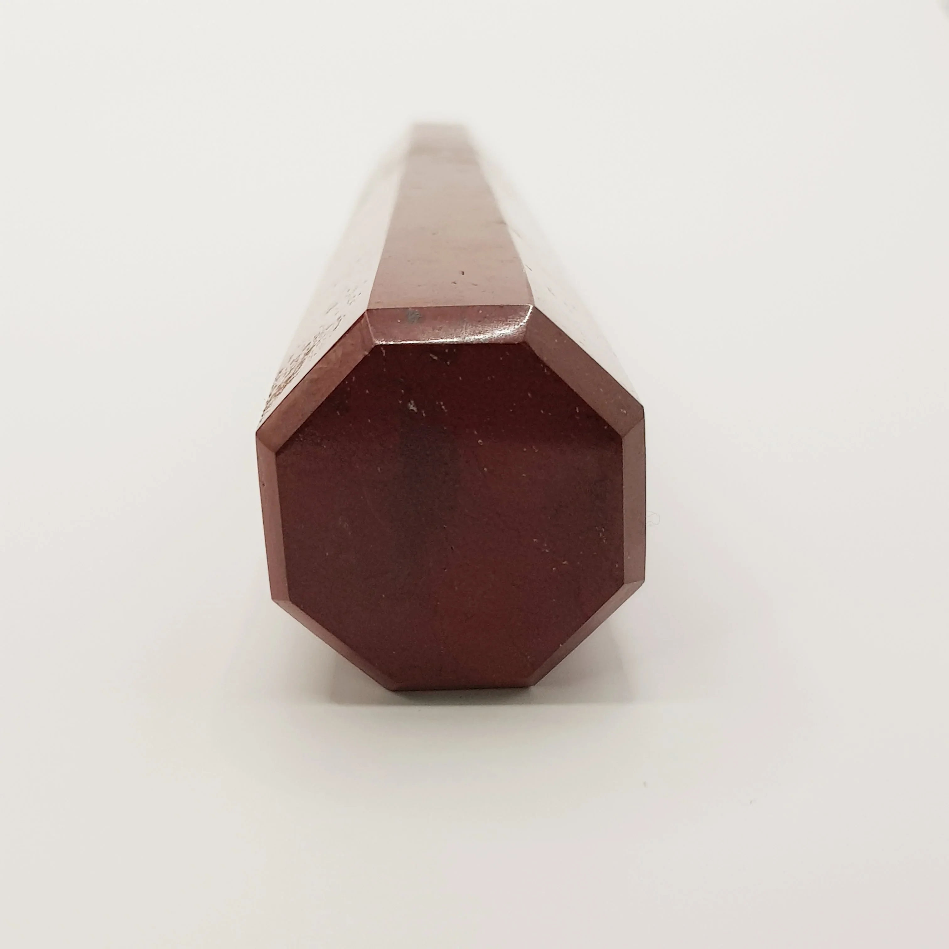 Roter Jaspis-Obelisk Turm – 5-15cm, Handgefertigt - World of Crystals