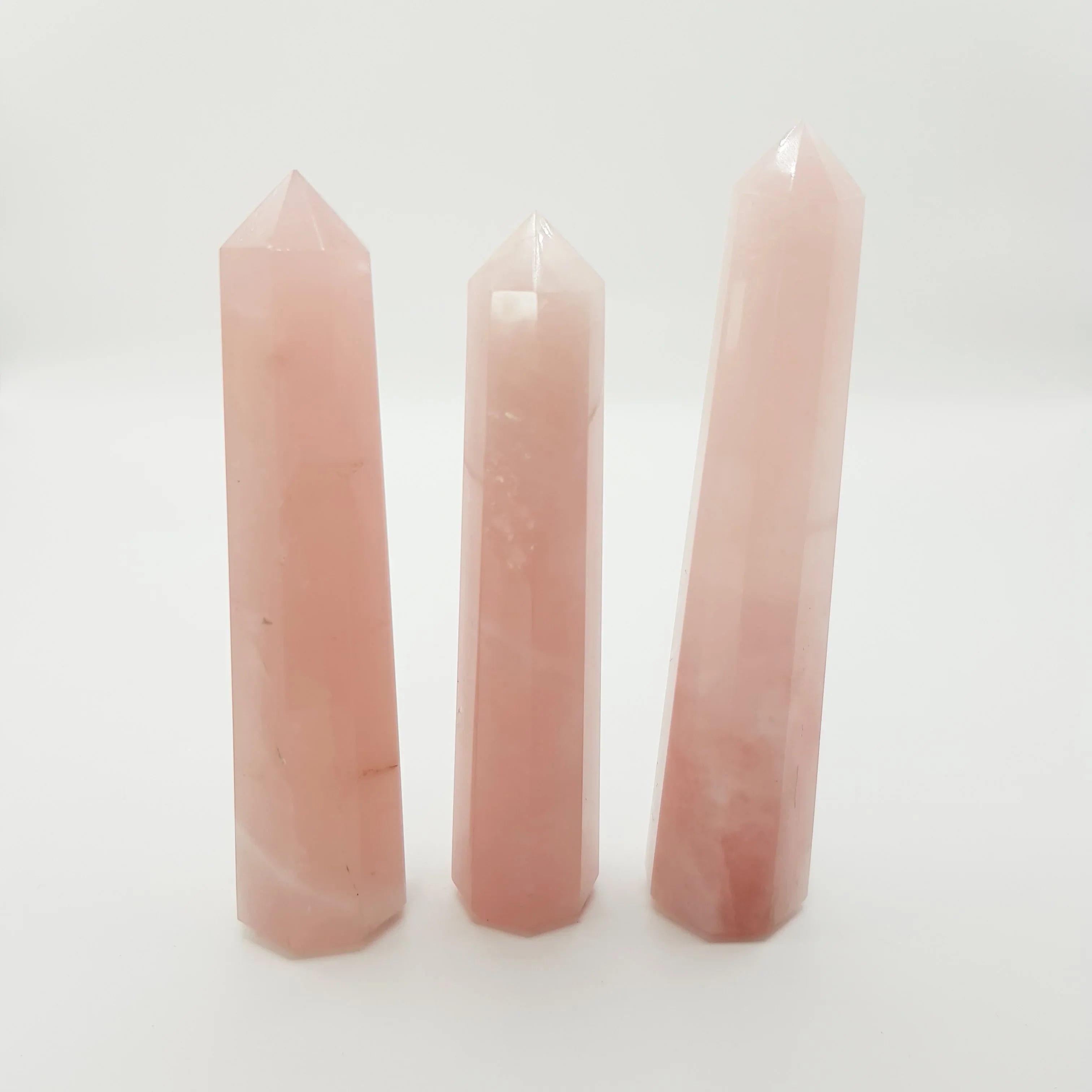 Rosenquarz-Obelisk Turm – 5-15cm, Handgefertigt - World of Crystals