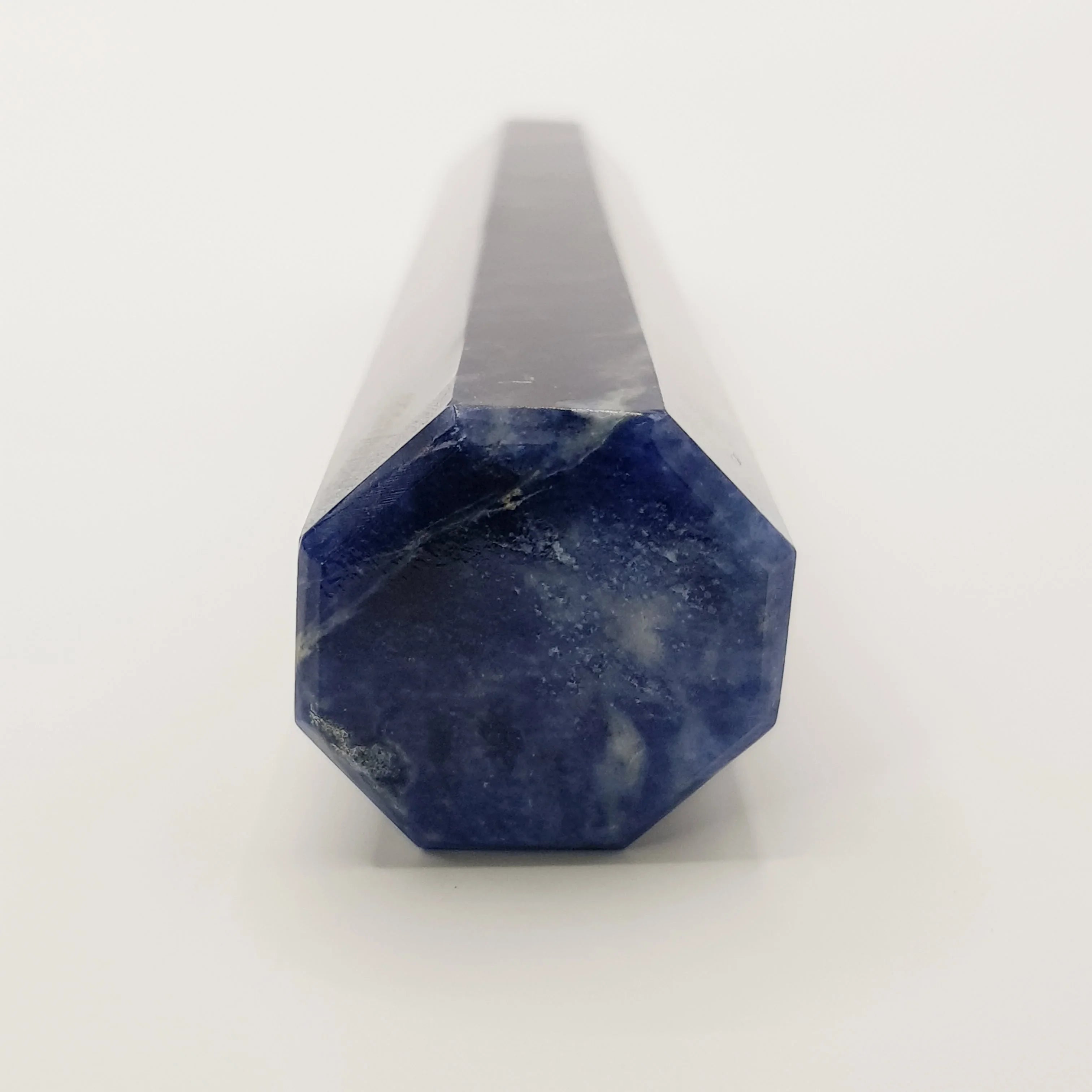 Sodalith-Obelisk Turm – 5-15cm, Handgefertigt - World of Crystals